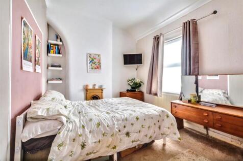 Bedroom One_3.jpeg