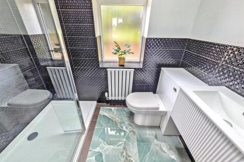 Ensuite.jpeg