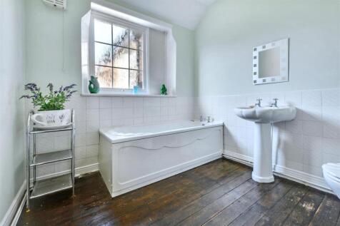 Bathroom_1.jpeg