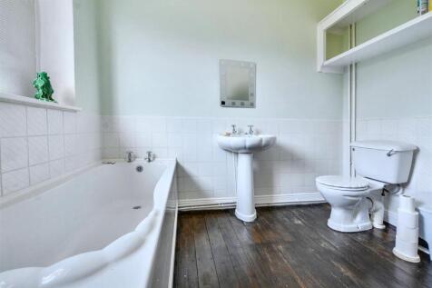 Bathroom_2.jpeg