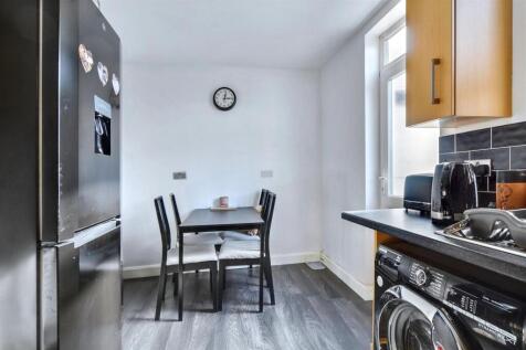 Kitchen_2.jpeg