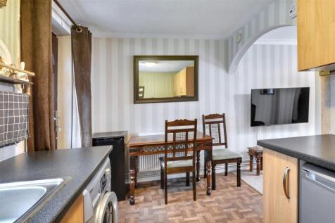 Kitchen_3.jpeg