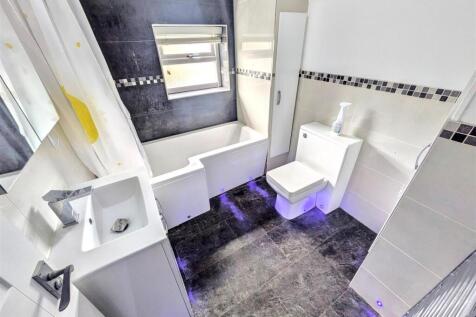 Bathroom_2.jpeg