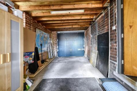 Garage_2.jpeg
