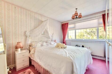Bedroom One.jpeg