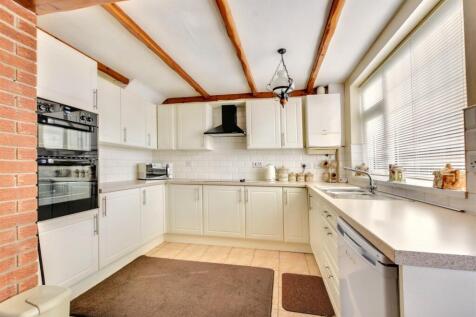 Kitchen_1.jpeg