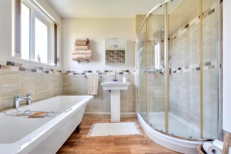 Bathroom_2.jpeg