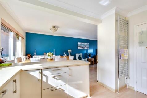 Kitchen_2.jpeg