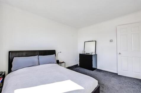 Bedroom 1_2.jpeg