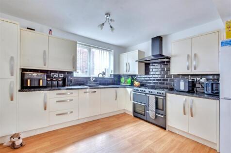 Kitchen_2.jpeg