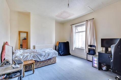 Bedroom One_1.jpeg