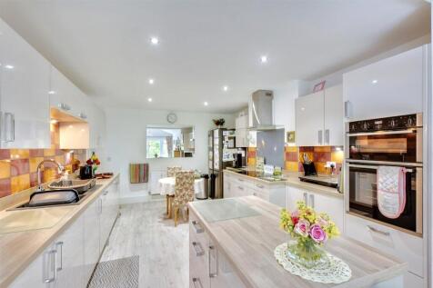 Kitchen_1.jpeg