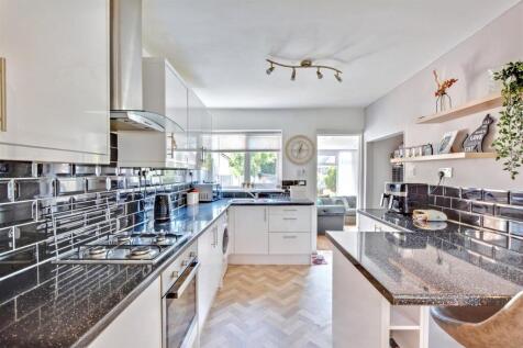 Kitchen_1.jpeg