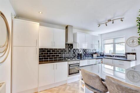 Kitchen_2.jpeg
