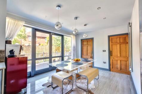 Dining Area_.jpeg