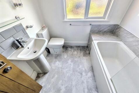 Bathroom_2.jpeg