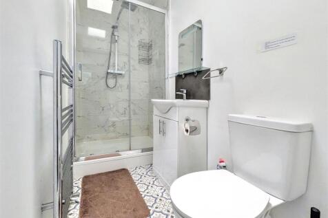 Bed Three Ensuite_2.jpeg