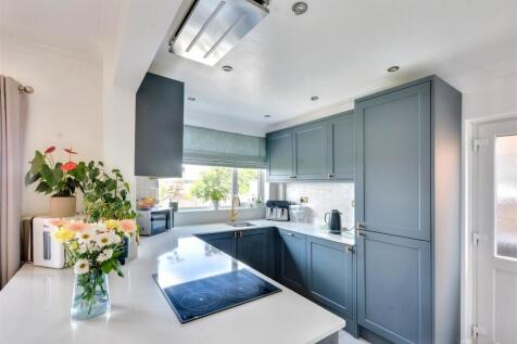 Kitchen_2.jpeg