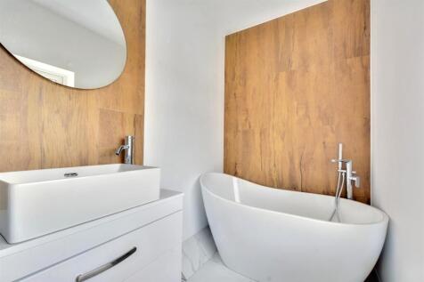Bathroom_2.jpeg