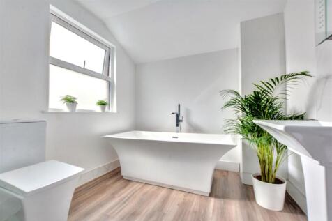 Bathroom_2.jpeg