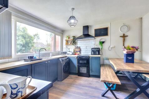 Kitchen_2.jpeg
