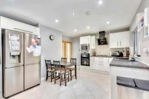 Kitchen_2.jpeg