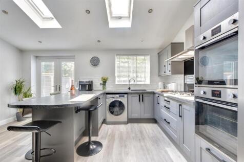 Kitchen_1.jpeg
