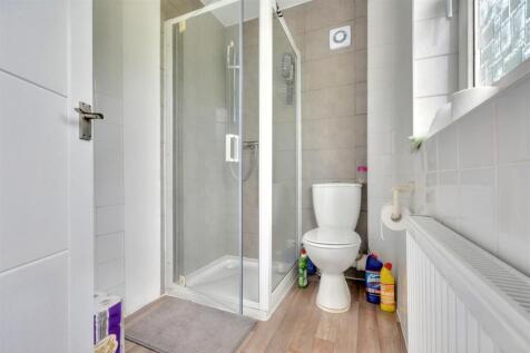 Shower Room (Upstairs).jpeg