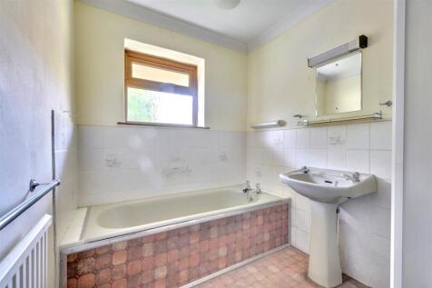Bathroom_2.jpeg