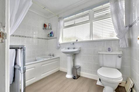Bathroom_2.jpeg