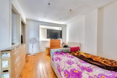 Bedroom One_1.jpeg