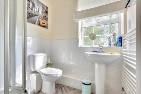 Ensuite.jpeg
