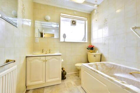 Bathroom_2.jpeg