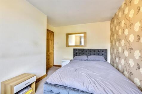Bedroom 1_2.jpeg