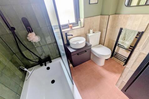 Bathroom_2.jpg