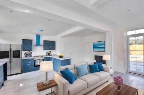 Lounge (VF)_1.jpeg
