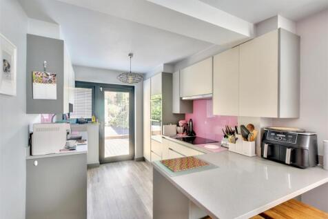 Kitchen_1.jpeg