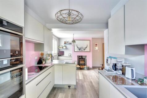 Kitchen_3.jpeg