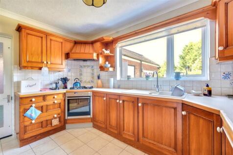 Kitchen_1.jpeg