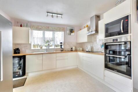 Kitchen_1.jpeg