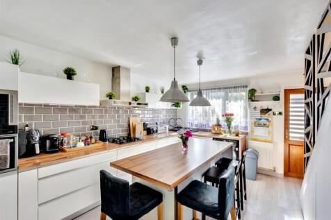 Kitchen_1.jpeg