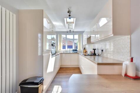 Kitchen_1.jpeg