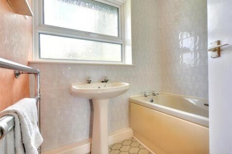 Bathroom_2.jpeg