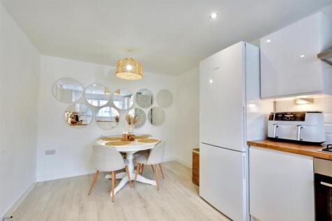 Kitchen_3.jpeg