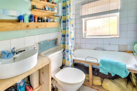 Bathroom_2.jpeg