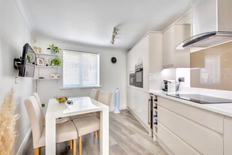 Kitchen_6.jpeg