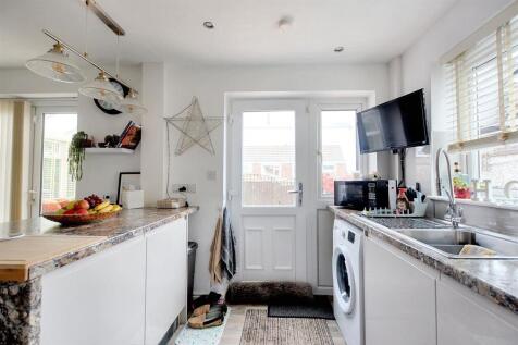 Kitchen_2.jpeg