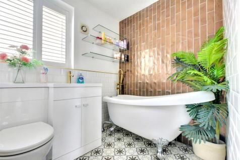 Bathroom_2.jpeg