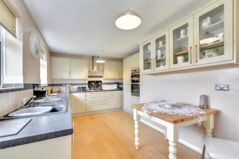 Kitchen_2.jpeg
