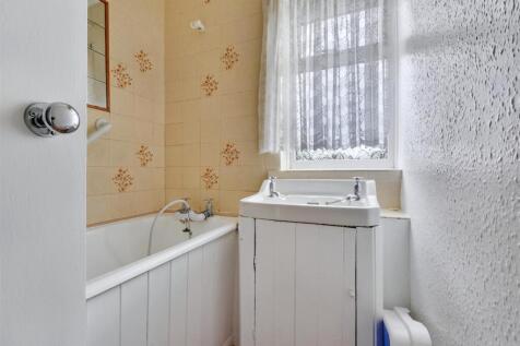 Bathroom_2.jpeg